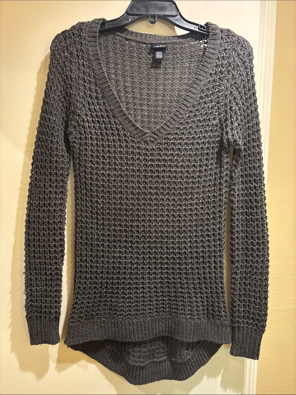 Rue21 Women's Charcoal Gray V-Neck Waffle Knit Sweater